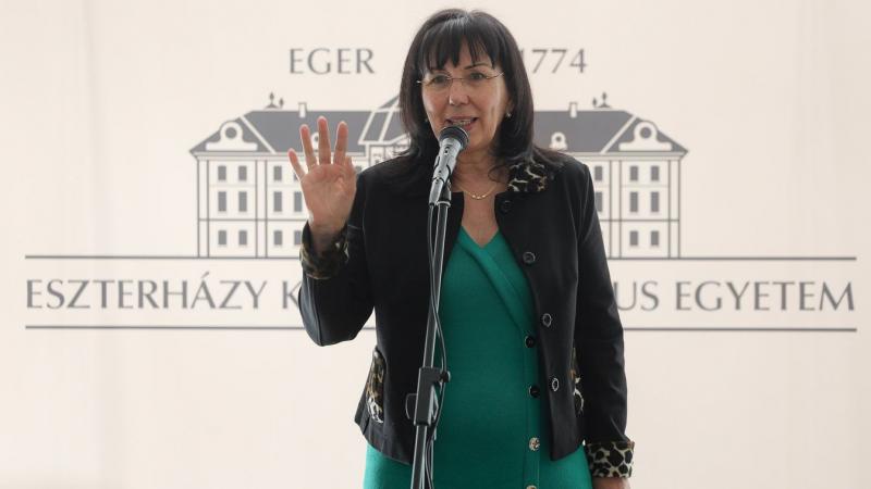 Az egri egyetemen egy különleges hetet szentelnek annak a témának, amely Ferenc pápa számára is kiemelkedő jelentőséggel bír.