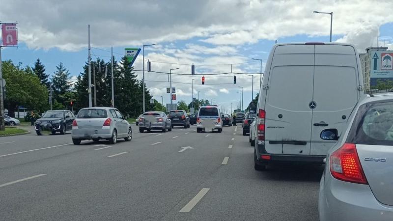 Katasztrofális délután Pécsen: három jármű ütközése történt.