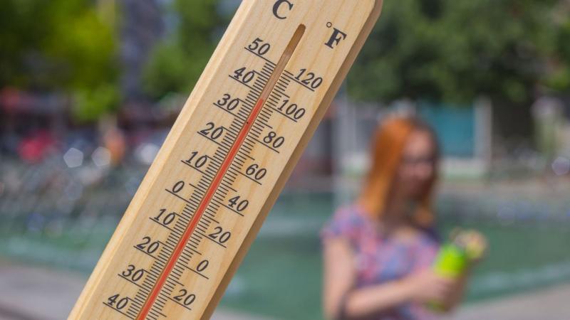 Fülledt éjjeli órák és perzselő nappalok: a hőség szorosan ölel, a figyelmeztetés pedig változatlanul érvényben marad.