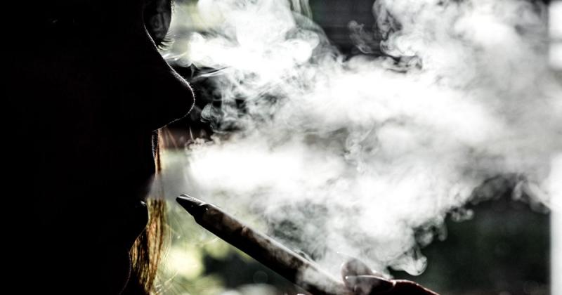 A pénzügyőrök több mint 9500 illegális e-cigarettát koboztak el, ezzel jelentős lépést tettek a feketepiac visszaszorítása érdekében.