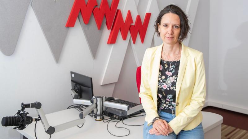 A családállítás egy különleges megközelítés, amely lehetőséget teremt arra, hogy a generációkon keresztül öröklődő problémákat feltárjunk és átdolgozzunk. Ez a módszer segít megérteni a családi dinamikákat, és rávilágít arra, hogyan hatnak a múltbeli esem