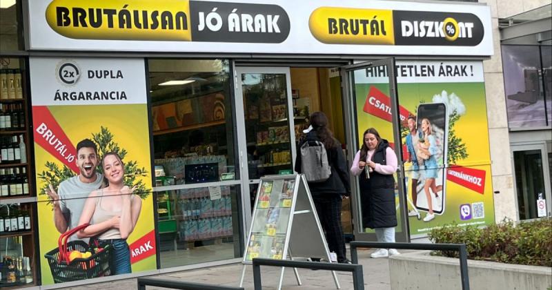 Félelmetesen gyorsan terjeszkedik a Brutál Diszkont Budapesten: titokban nyitogatják az új üzleteket. Ezzel komoly versenytársakat állítanak az Aldi, Lidl és Penny áruházláncok elé?