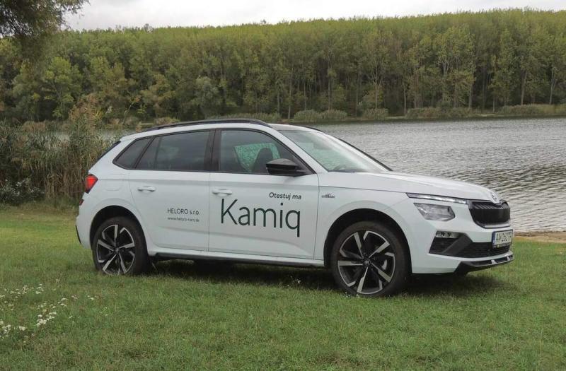 A Škoda Kamiq 1.0 TSI 7DSG Monte Carlo frissítése után még vonzóbbá vált, ötvözve a dinamikus dizájnt és a modern technológiát. Az új megjelenés kiemeli a sportos karaktert, míg a frissített belső tér kényelmet és praktikumot kínál. Az 1.0 TSI motor dinam