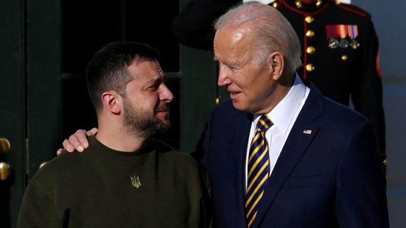 Valami új korszak kezdődik: Zelenszkij nyíltan kifejezte eltökéltségét, hogy saját irányvonalát kövesse, ezzel pedig Biden felé egyértelmű üzenetet küldött. A Mandiner cikke szerint a helyzet komoly fordulatot vehet.