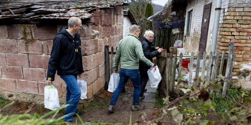 Magyar Péter a következő héten különleges küldetésre indul: kamionjával ajándékokat szállít a gyermekotthonoknak Magyarországon.