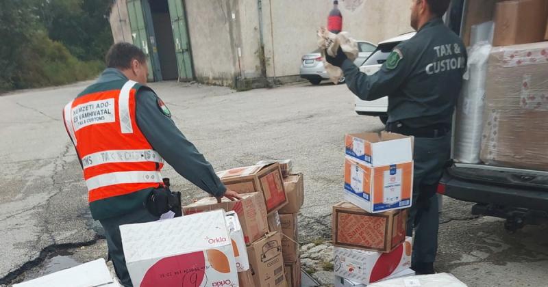 Nagykanizsán egy lenyűgöző akció keretében 50 ezer hamisított kínai parfümöt foglaltak le a hatóságok. Az ügynökségek célja, hogy megakadályozzák a hamisítványok forgalmazását, amelyek nemcsak a fogyasztók egészségét veszélyeztetik, hanem a piaci versenyt