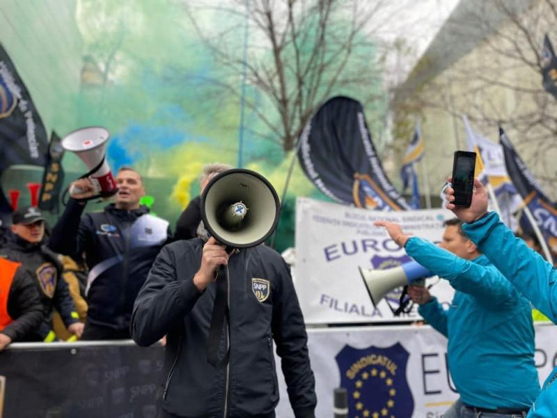 A Maros megyei rendőrök nemcsak hogy elkerülik a bírságolást, hanem aktivista módon az utcákra is lépnek.