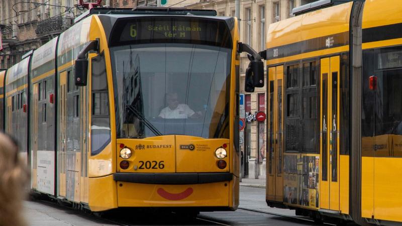 Körözött bűnözőt kaptak el a budapesti tömegközlekedés nyüzsgő világában.