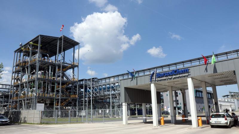 A BorsodChem ipari vállalat egy jelentős, 1,3 milliárd forintos fejlesztési projektbe kezd, amely új lehetőségeket teremt a jövőbeni növekedés és innováció számára.