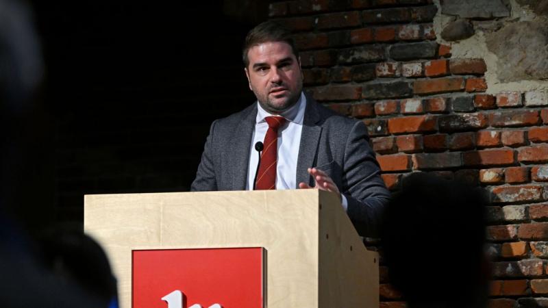 A kommunizmus nem tűnt el a történelem süllyesztőjében, hanem továbbra is létezik és fejlődik.