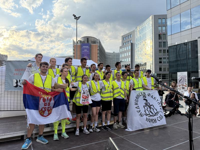 Diákmaratonisták Brüsszel szívében: Az Európai Parlament képviselői kifejezték támogatásukat a fiatal sportolók iránt | Vajdaság MA