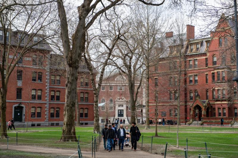 Trump véleménye szerint a Harvard Egyetem nem mutat kellő elkötelezettséget a nemzeti értékek iránt, ezért úgy döntött, hogy a fennmaradó szövetségi forrásokat megvonja tőle.