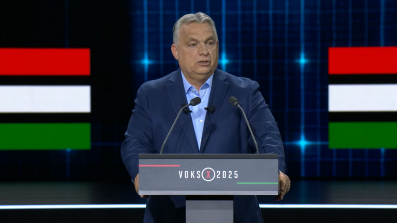 A Tisza Párt hívei összecsaptak Böde Dániellel, aki a Voks 2025 kampányát népszerűsítette.