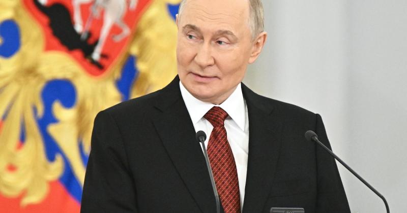Vlagyimir Putyin és az EAE elnöke az iráni-izraeli konfliktus aktuális helyzetéről folytattak megbeszélést. A két vezető célja, hogy közösen keressenek megoldásokat a régió feszültségeinek enyhítésére és a stabilitás fenntartására. A tárgyalások során han