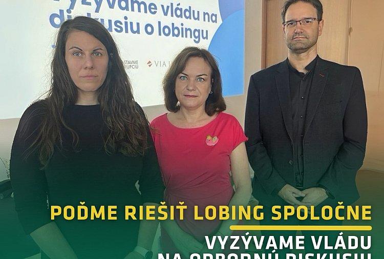 A civilek egy átfogó társadalmi párbeszédet sürgetnek a közelgő lobbitörvény kapcsán.