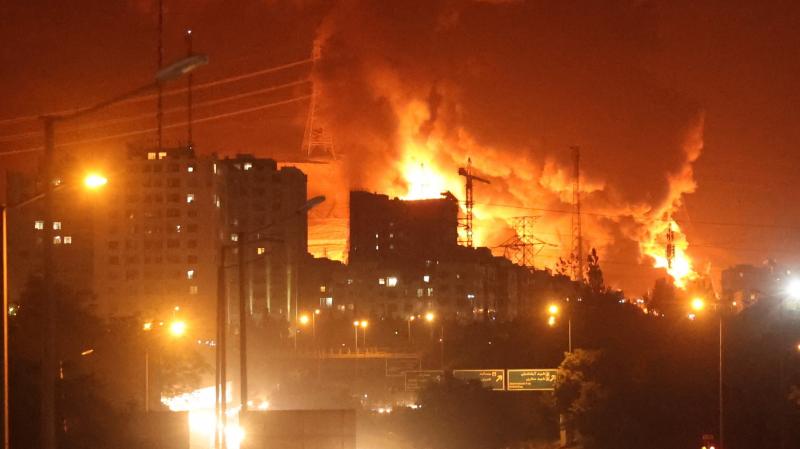 Irán hivatalos álláspontja szerint a legfrissebb jelentések alapján a izraeli támadások következtében már több mint négyszáz ember vesztette életét.