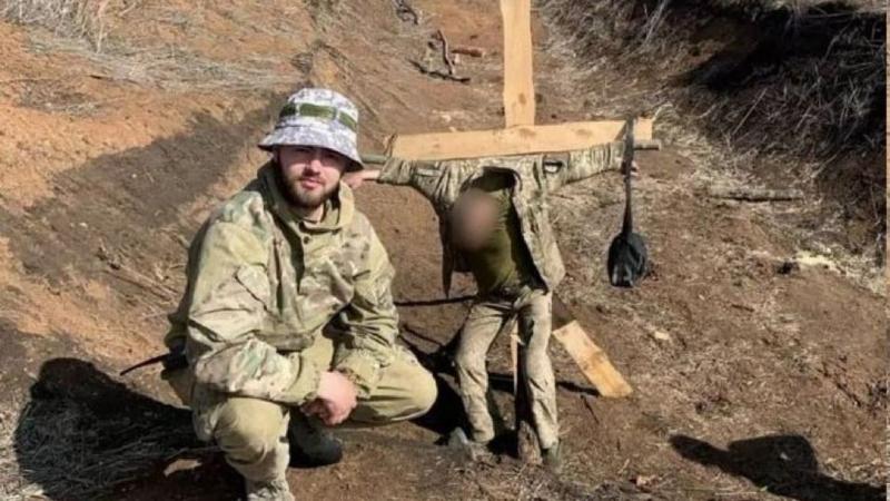Megdöbbentő, hogy milyen embertelen bánásmódban részesítik az ukrán katonákat, akiknek parancsnokai folyamatosan kínozzák és zsarolják őket.