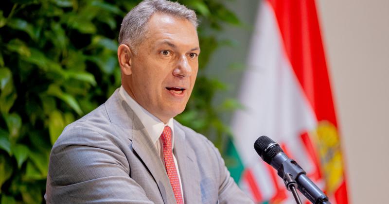 Lázár János hangsúlyozta, hogy Magyarország jövője szempontjából elengedhetetlen a változás. Az álláspontja szerint a jelenlegi helyzet nem fenntartható, és sürgős lépésekre van szükség a fejlődés érdekében.