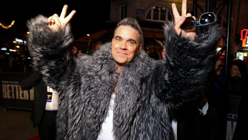 Robbie Williams nemrégiben felfedezte, hogy Tourette-szindrómával él. Ez az új felismerés új fényt vet az életére és karrierjére, hiszen a híres énekes mindig is nyíltan beszélt a mentális egészségről és a saját kihívásairól. A szindróma megértése és elfo