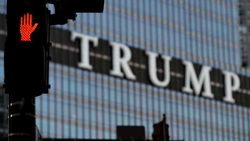 Ilyen különleges darab még sosem készült: megérkezhet a Trump-érme, amely a gyűjtők vágyálma lehet. Az amerikai elnök saját érméje óriási értéket képviselhet a piacon - Pénzcentrum.