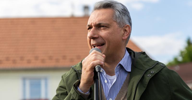Lázár János kifejtette, hogy Magyarországon a gyülekezési jog védelmét mindenki fontosnak tartja, és senki nem kívánja azt megszorítani.