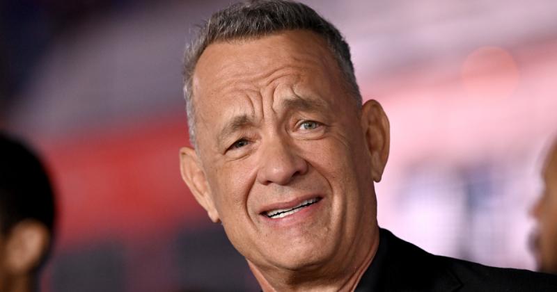 Tom Hanks megpróbálta beolvadni a metrós tömegbe, de a figyelmes utasoknak köszönhetően mégis felfedezték és megörökítették a pillanatot.