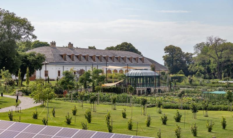 Hadházy Ákos kezdeményezi Hatvanpuszta műemléki védettségének megszüntetését.