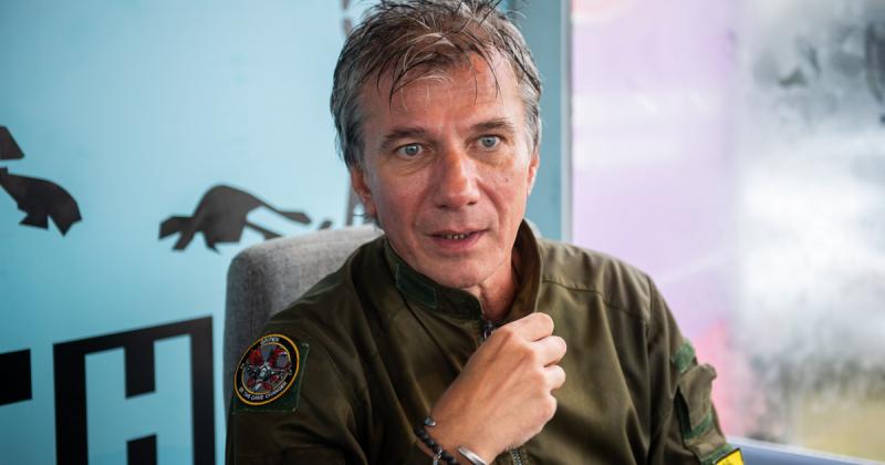 Bochkor Gábor ismét rátalált a szerelemre, és most már a lányát is megismertette új kedvesével, aki szintén a szakmában dolgozik. A romantikus pillanatok és a közös munkájuk izgalma új színt vitt az életébe, miközben a családi kötelékek is egyre szorosabb