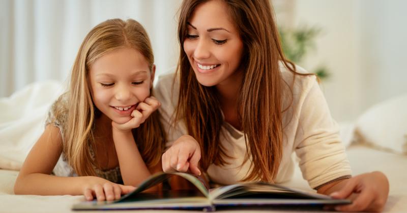 Egyszer volt, hol nem volt, élt egyszer egy csodálatos erdő mélyén egy varázslatos méhecske, akit Mókusnak hívtak. Mókus nemcsak a legszorgosabb méhecske volt, hanem a legkíváncsibb is. Mindig új kalandokat keresett, és mindenféle csodás dolgot szeretett 