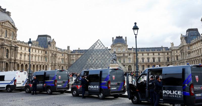 Újabb izgalmas fejlemények a Louvre múzeumának rablásában: egy 38 éves nő érzelmes vallomásra késztette a hatóságokat.